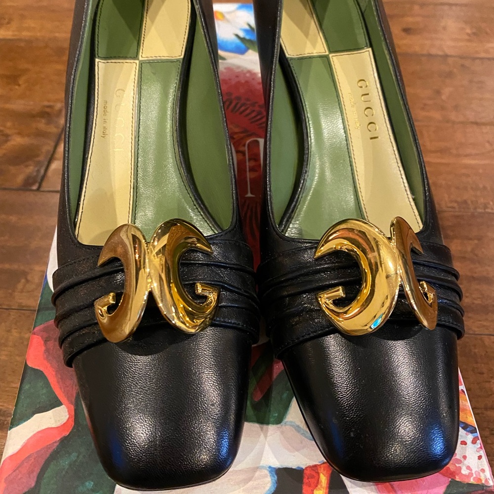 EUC Gucci half moon GG logo mid heel pump.  Size 36 1/2